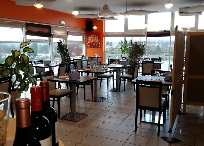 Les Balcons Du Velay Отель